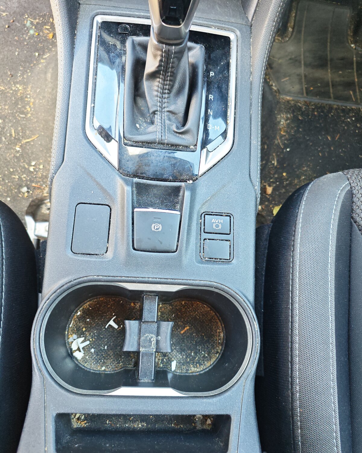 Centre console and cup holders before cleaning